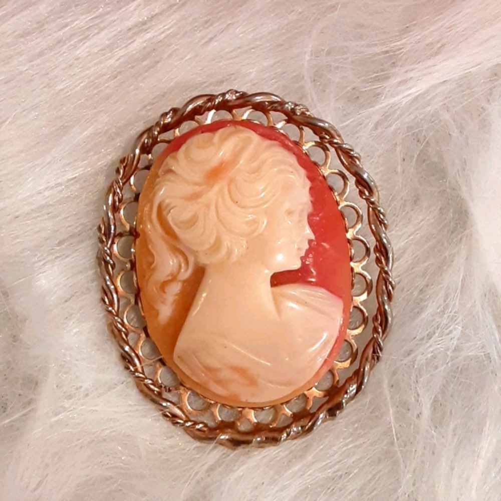 "VINTAGE Filigree CAMEO BROOCH"